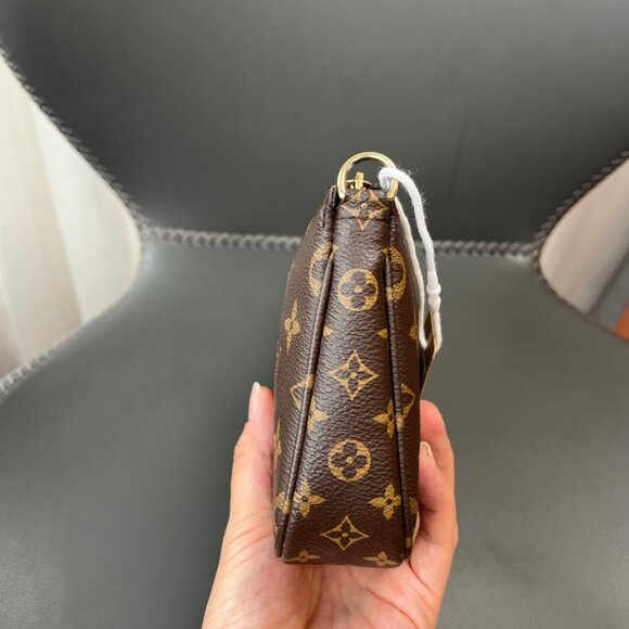 LOUIS VUITTON bag - Picture 7 of 8